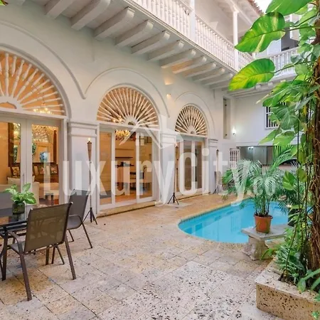 Hermosa Casa Piscina En El Centro Historico De *